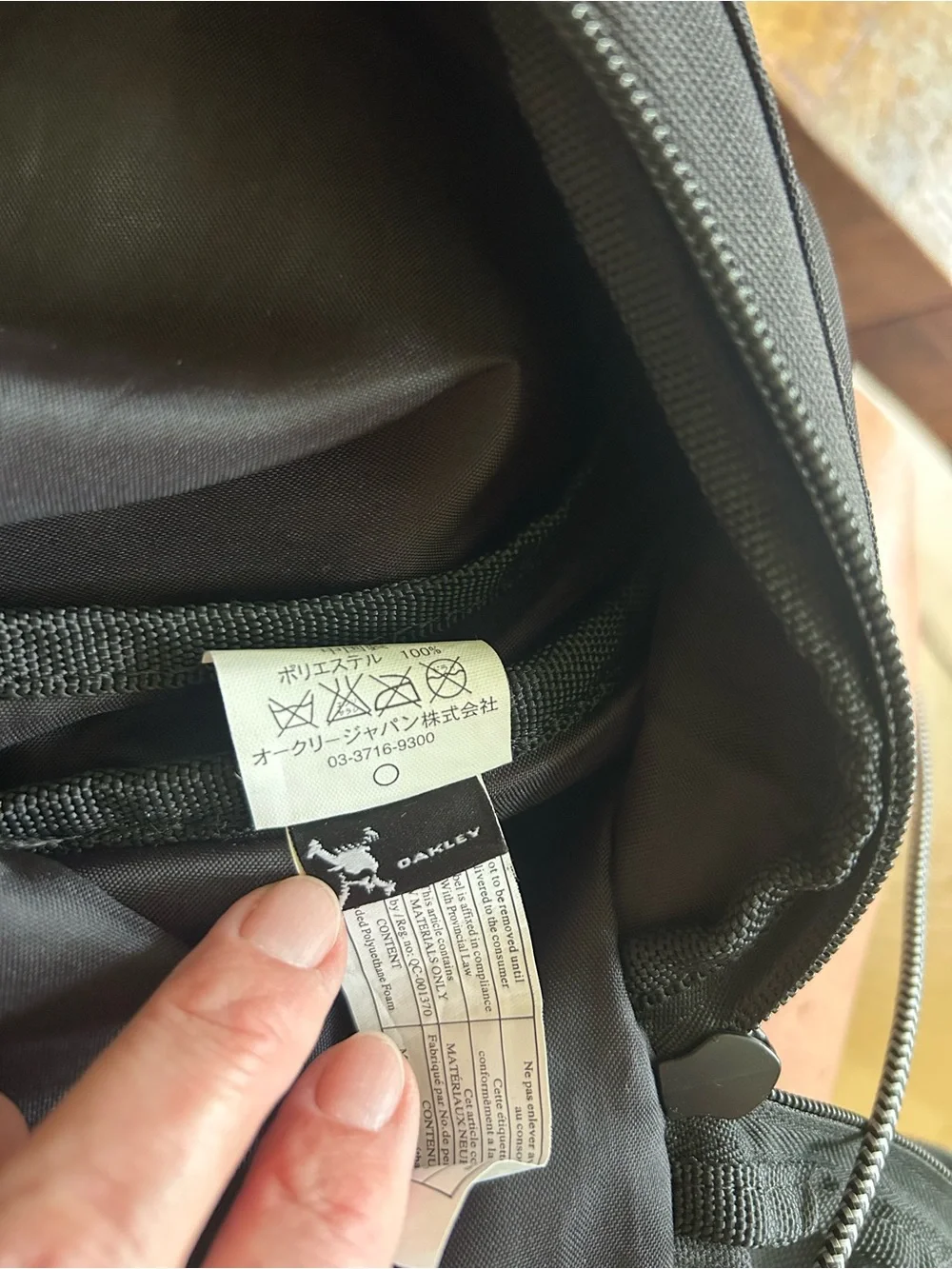 Oakley Vintage Black Duffel Bag with Shoulder Strap
